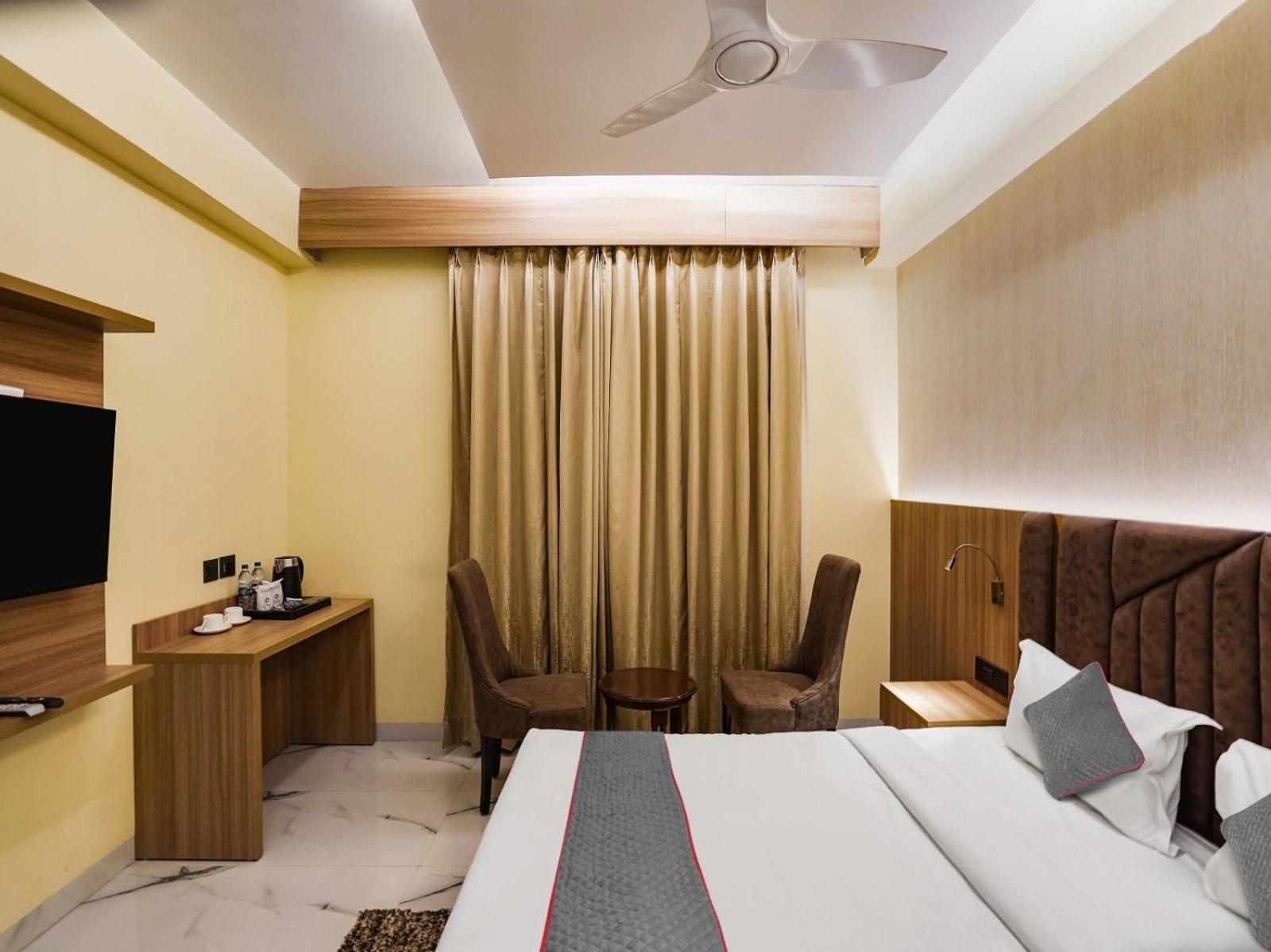 Ivy Plaza Near Delhi Airport 4*