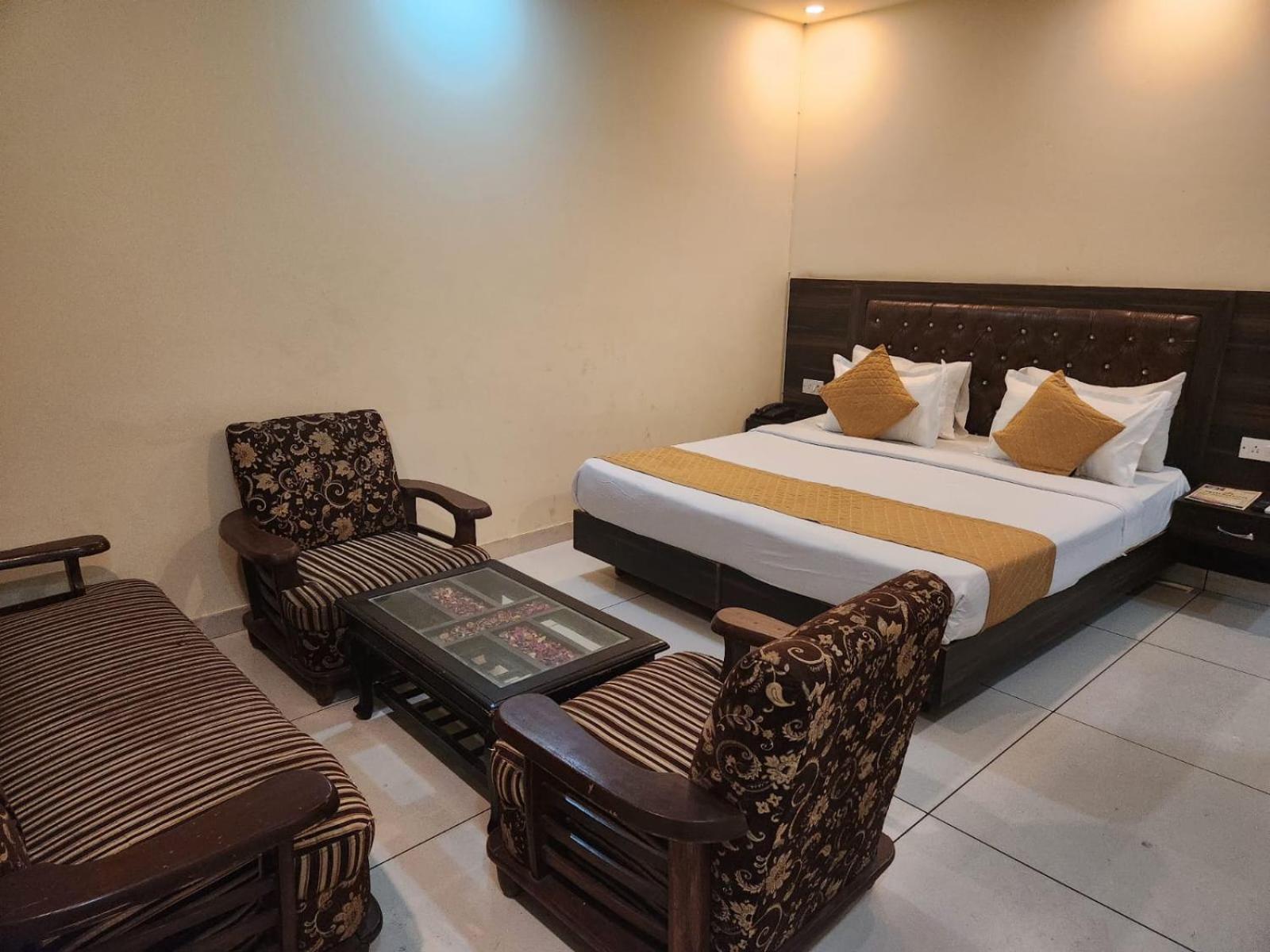 Ivy Plaza Near Delhi Airport